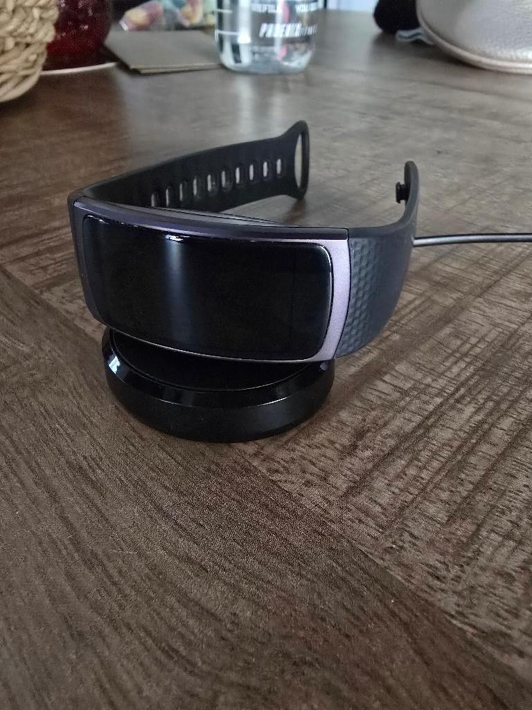 Samsung Gear Fit 2 incl. oplader, Handtassen en Accessoires, Gebruikt, Zwart, Conditie, Ophalen of Verzenden