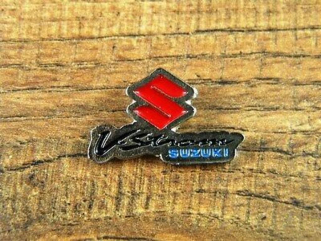 Suzuki V-Strom metalen pin, Ophalen of Verzenden, Nieuw, Speldje of Pin