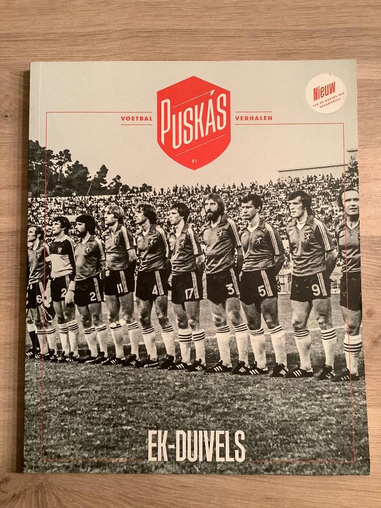 Puskas Voetbal Magazine nummer 1 - EK Duivels, Ophalen of Verzenden, Zo goed als nieuw, Puskas, Balsport