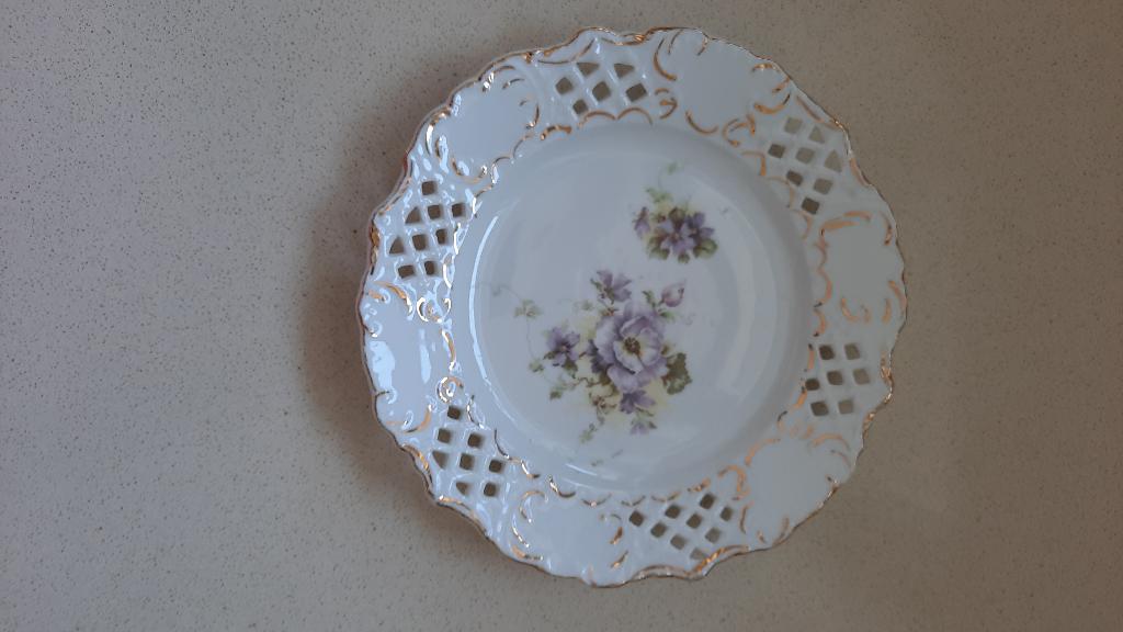 10 petites assiettes en porcelaine, Enlèvement ou Envoi