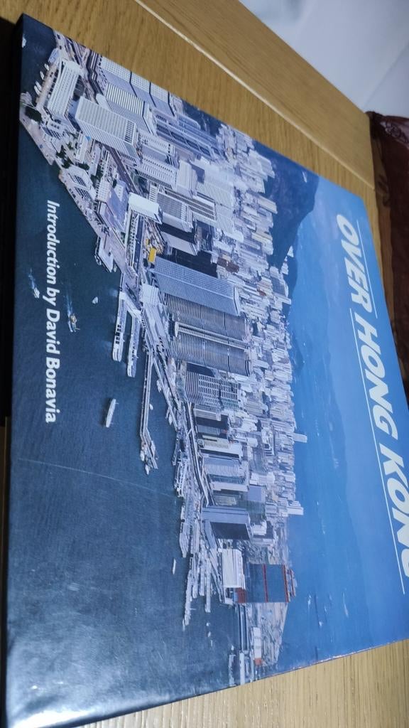 Over Hong Kong. David Bonavia, Enlèvement ou Envoi, Comme neuf