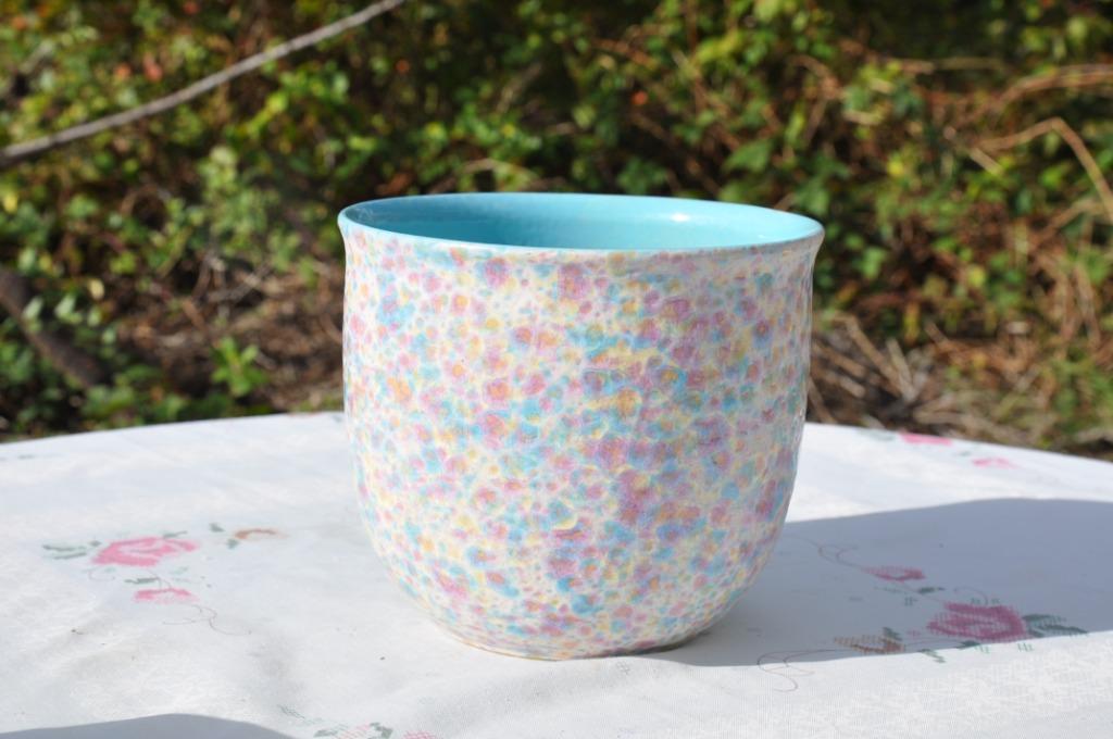 §  cache pot en faience fleur multicolore, Antiquités & Art, Enlèvement ou Envoi