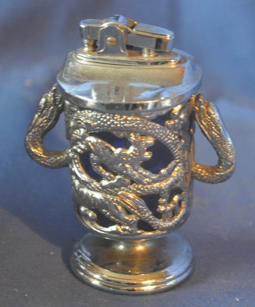 briquet de table décor asiatique aux dragons, Verzamelen, Rookartikelen, Aanstekers en Luciferdoosjes, Zo goed als nieuw, Aansteker