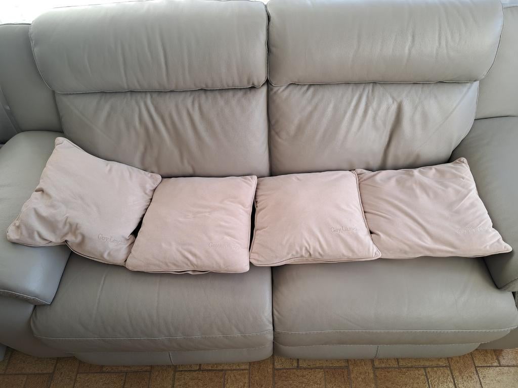 4 coussins de qualité. Payé 100€ en boutique., Comme neuf