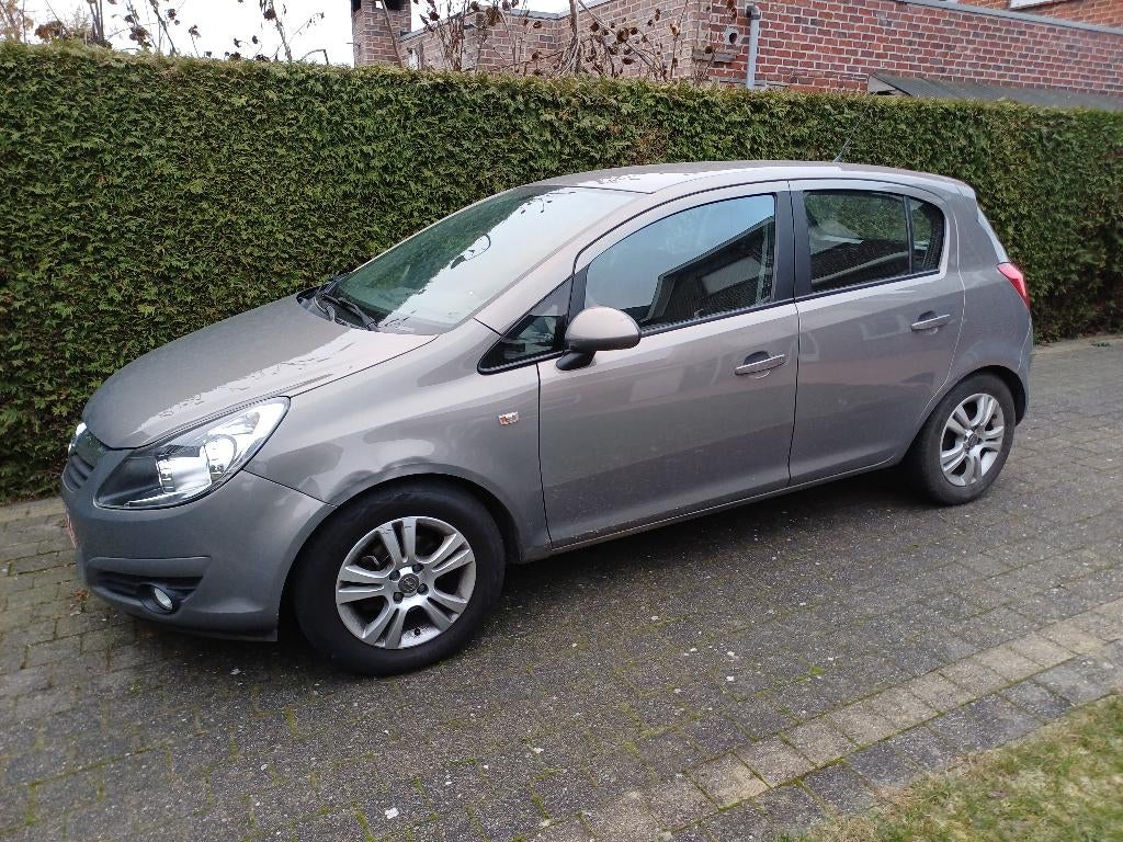 Opel Corsa 2011 slechts 29761 km!!!, Auto's, Opel, Particulier, Corsa, Benzine, Euro 5, Stadsauto, 5 deurs, Handgeschakeld, Bruin