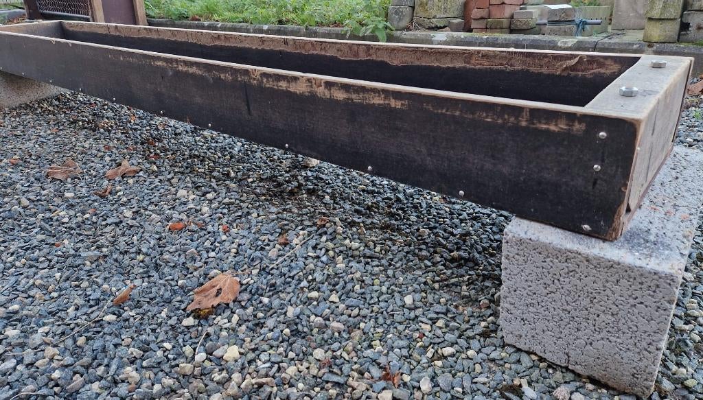 Houten voerbak, Dieren en Toebehoren