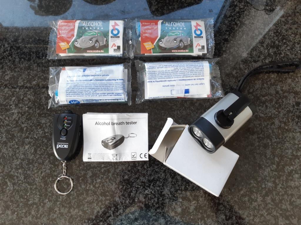 Alcohol tester digitaal + 4 blaaszakjes + Ledlamp, Ophalen, Nieuw
