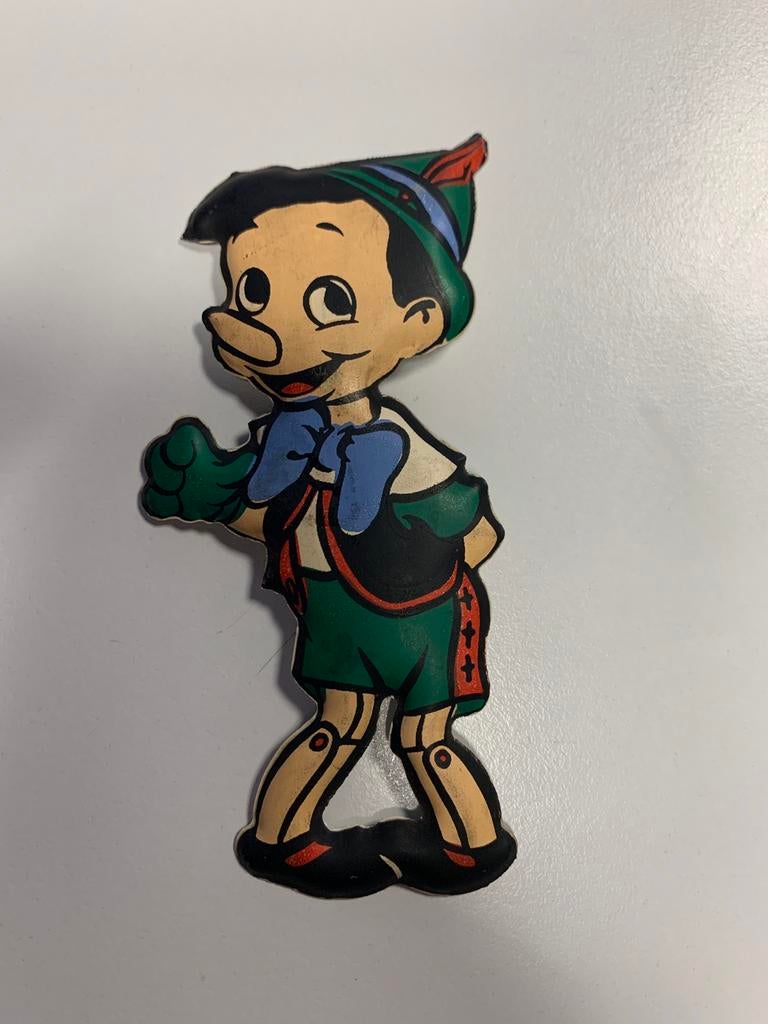 Figurine en mousse Plasteco Walt Disney Pinocchio 1965, Verzamelen, Speldjes, Pins en Buttons, Gebruikt, Figuurtje, Ophalen of Verzenden