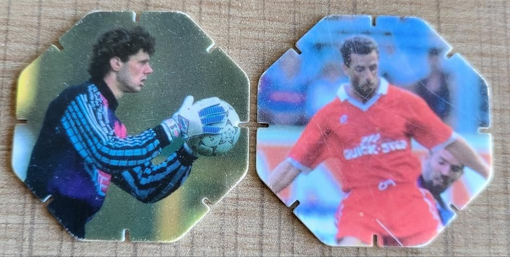 2 verzamelplaatjes voetbalclub K.S.V. Waregem (jaren '90), Verzamelen, Ophalen of Verzenden, Gebruikt, Poster, Plaatje of Sticker