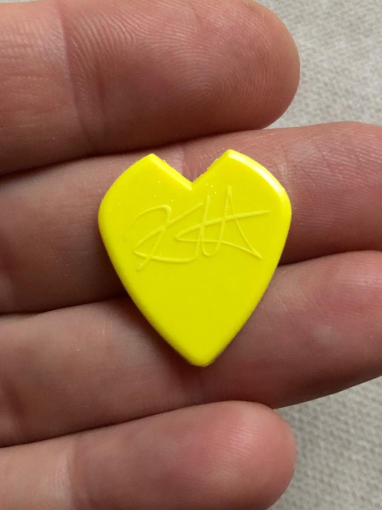 Metallica 2025 yellow Kirk Hammett plectrum Guitarpick, Ophalen of Verzenden, Zo goed als nieuw