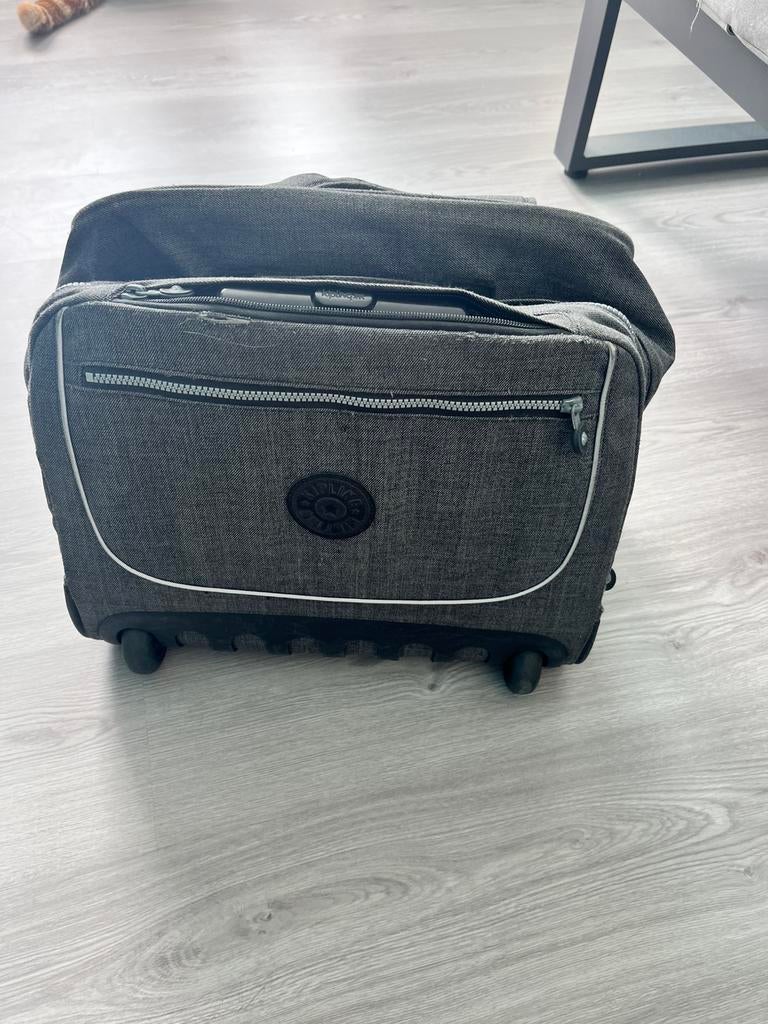 Cartable Kipling à roulettes - à dos, Bijoux, Sacs & Beauté, Sacs | Cartables, Enlèvement, Utilisé, Gris, Sac à dos