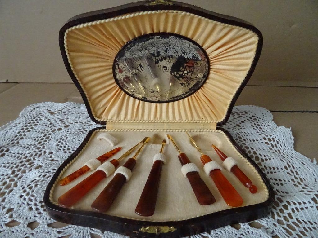 Ensemble de pédicure ancien ou ensemble de pédicure vintage, Antiquités & Art, Curiosités & Brocante, Enlèvement ou Envoi