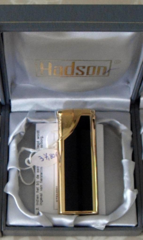 Briquet à gaz HADSON Ramos laqué noir + doré, NEUF, Enlèvement ou Envoi, Neuf, Briquet