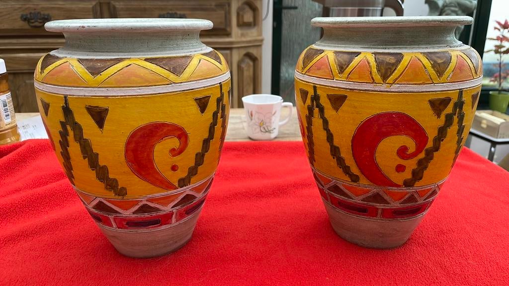 Twee mooie kleurrijke vazen, Enlèvement ou Envoi, Comme neuf, Pierre