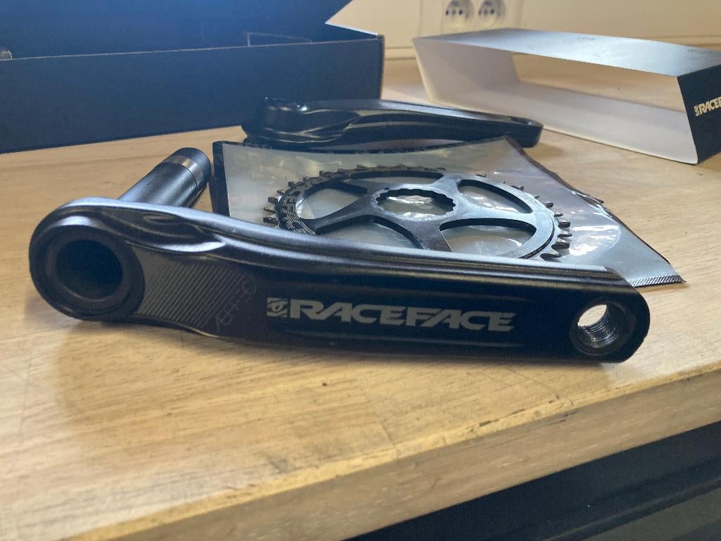 Raceface Aeffect crankset, Enlèvement, Utilisé, Pédalier ou Pédales, Race face