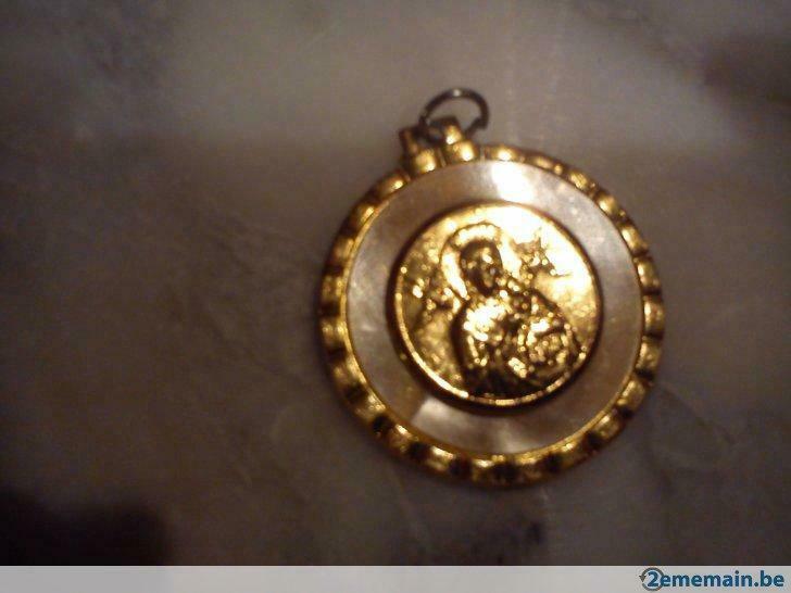 pendentif médaille "vierge à l'enfant", Bijoux, Sacs & Beauté, Bracelets à breloques, Neuf, Autres matériaux