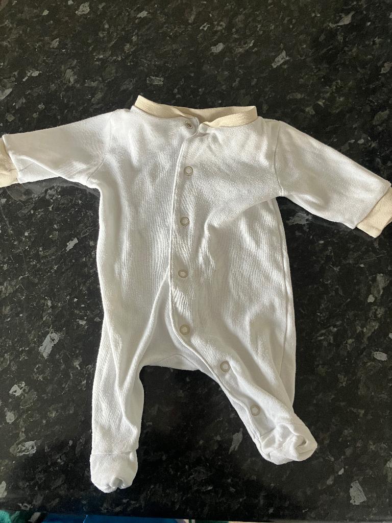 Witte pyjama met voetjes, Kinderen en Baby's, Babykleding | Maat 50, Ophalen, Jongetje of Meisje, H&M, Zo goed als nieuw