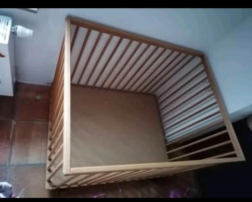 Lichte houten box met babywieltjes, Kinderen en Baby's, Babyparken, Ophalen