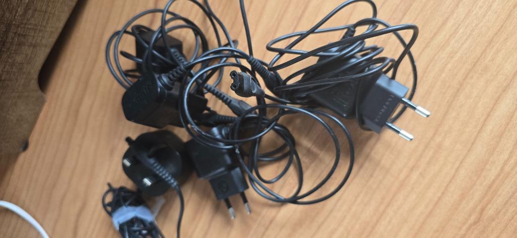 philips rasoire charger, Bijoux, Sacs & Beauté, Beauté | Soins de la bouche, Enlèvement, Comme neuf, Autres types