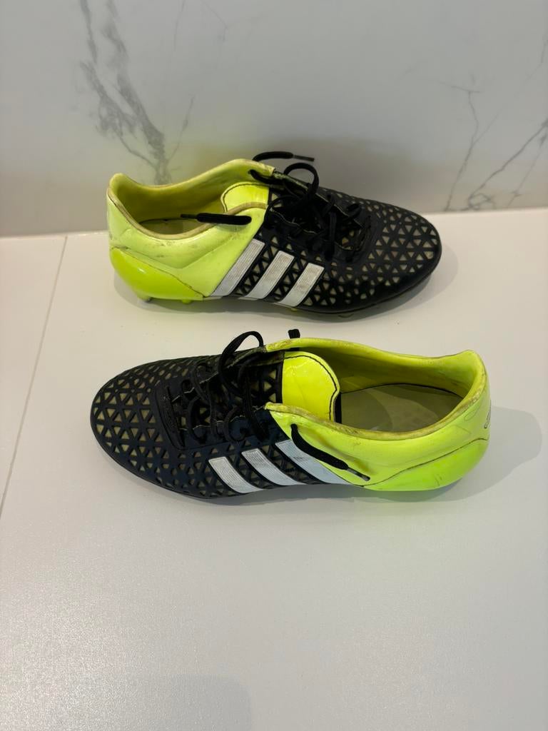 Voetbalschoenen Adidas 39 1/3, Sport en Fitness, Ophalen, Zo goed als nieuw