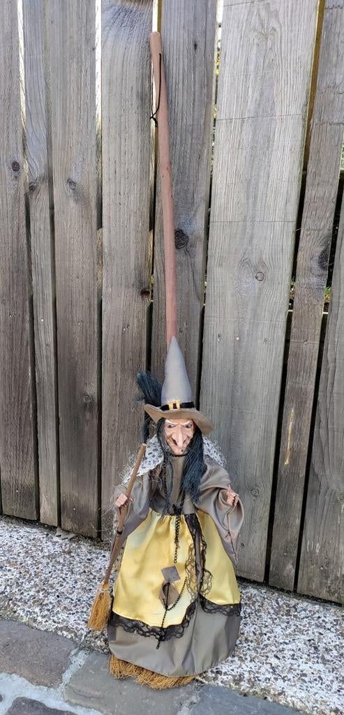 Heks /Halloween, Ophalen