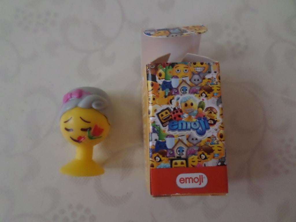 Aldi Emoji Vrouw Grijs Haar Roze Roze Bloem Hartzuignap, Aldi, Ophalen of Verzenden