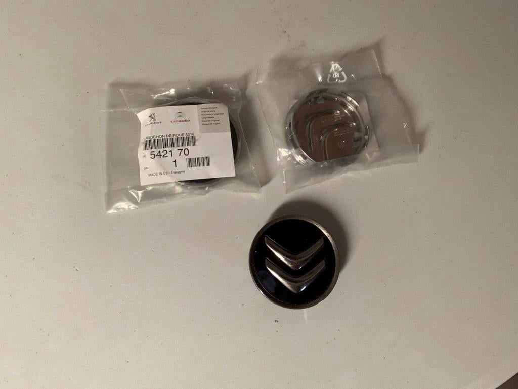 Citroën C5 : 2 Caches centraux (cabochons de roues) A515, Neuf