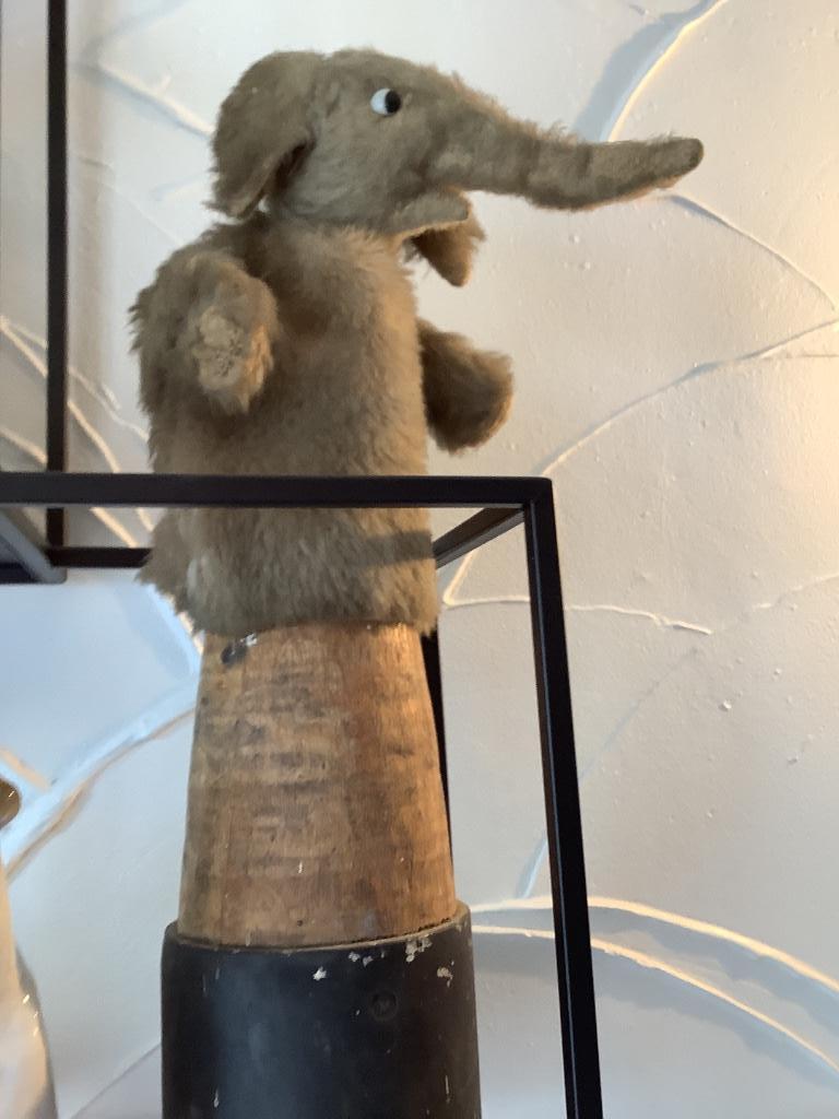 Stokoude olifant !, Antiek en Kunst, Antiek | Overige Antiek, Ophalen