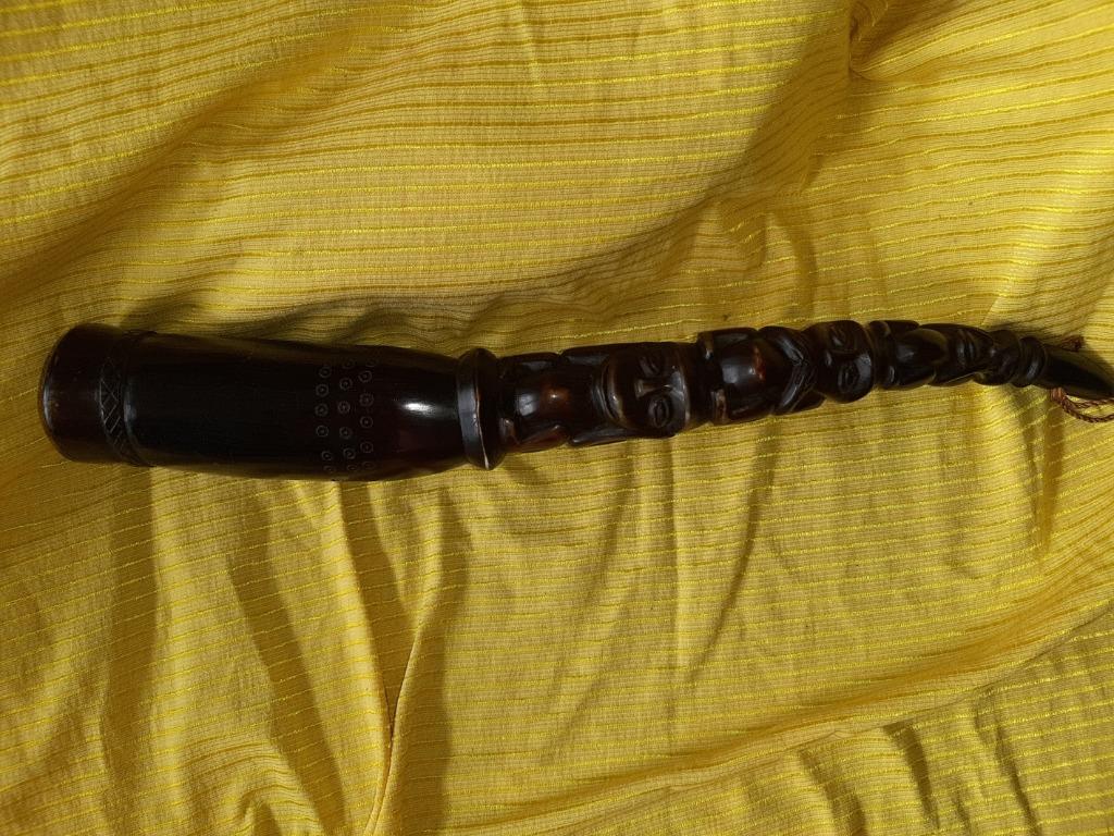 Corne Africaine sculptée, Enlèvement ou Envoi