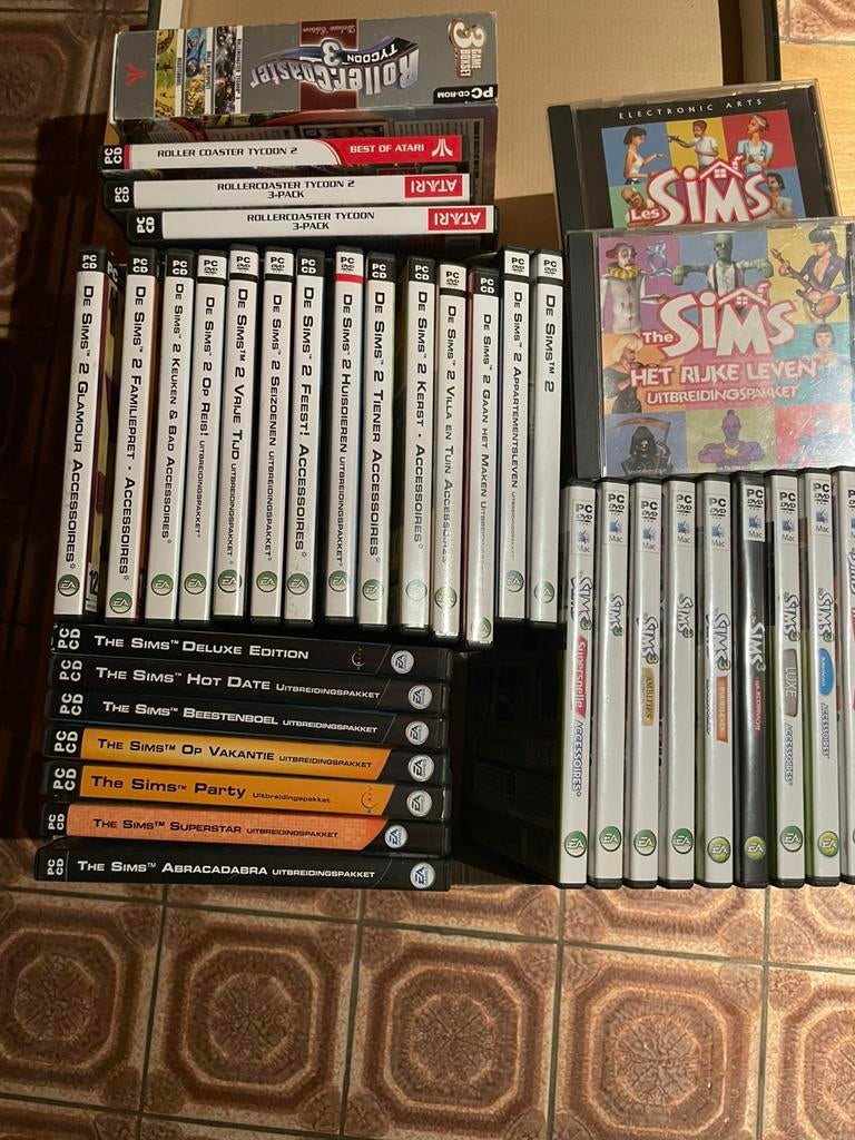 The sims 1,2,3 en uitbreidingen. Rct en uitbreid, Games en Spelcomputers, Ophalen of Verzenden, Zo goed als nieuw, Simulatie