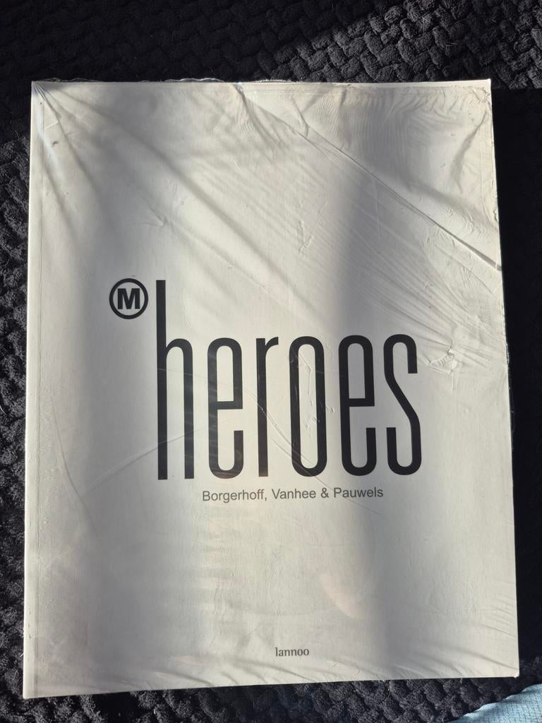 Livre Heroes (Borgerhoff, Vanhee & Pauwels) (scellé), Enlèvement ou Envoi