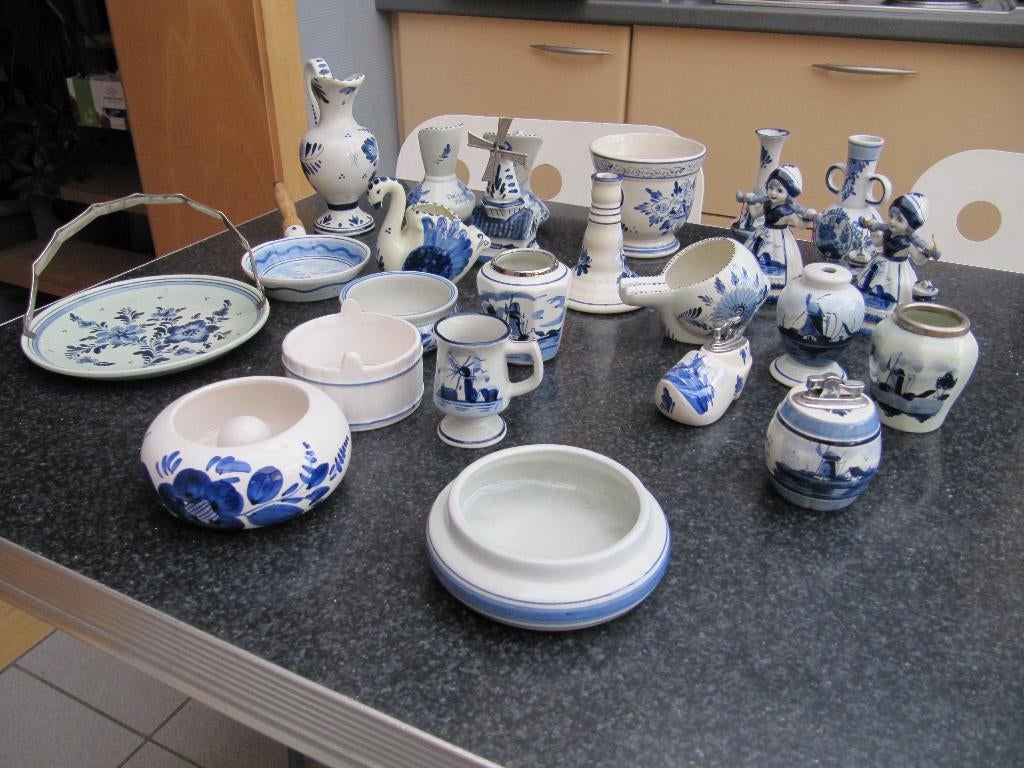 delfts blauw allerlei: vaasje, beeldje, asbak, schaaltje..., Enlèvement ou Envoi