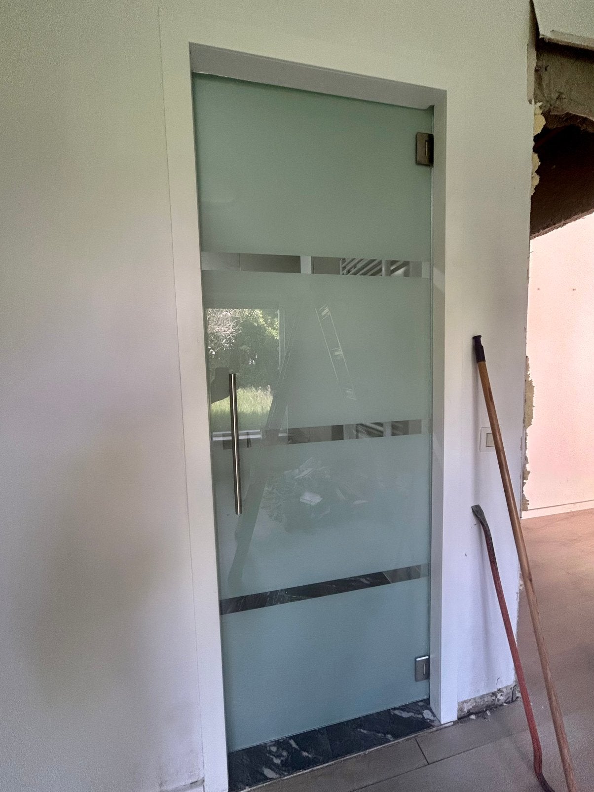 Moderne glazen deur in mat veiligheidsglas met inox beslag, Ophalen, Zo goed als nieuw, Glas, Binnendeur