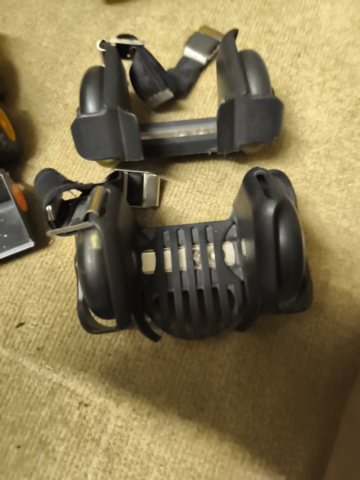Rolletjes met ligt voor onder schoenen, Ophalen