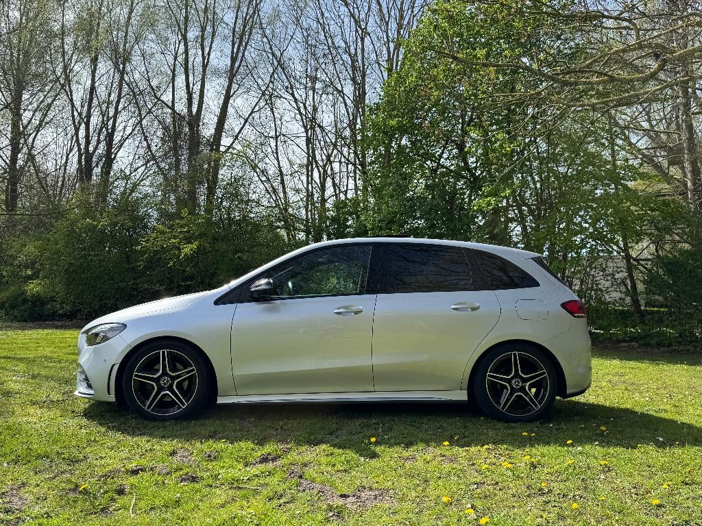 MERCEDES B180 -AMG-LINE - BENZINE - AUTOMAAT - GARANTIE -, Auto's, Monovolume, 4 cilinders, Leder, Bedrijf