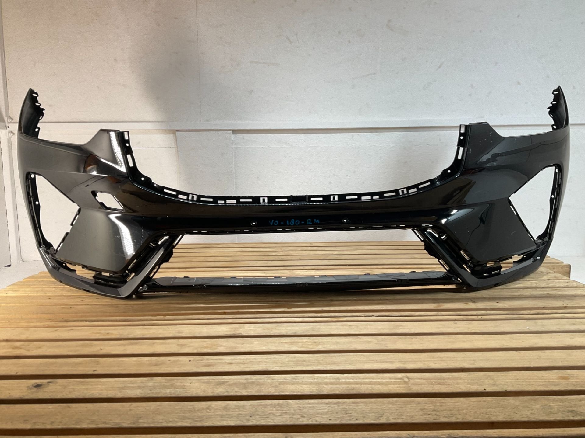 Bumper Volvo XC60 Facelift RDESIGN Voorbumper VO-180-RM, Auto-onderdelen, Gebruikt, Gunnar Engellaus vag 8
405 31  Gothenburg, SE