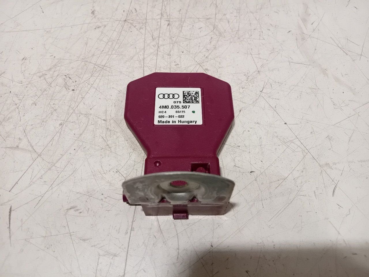 Antenne versterker Audi Q8, Ophalen of Verzenden, Van der Ven Autorecycling B.V., Onderdelen@venauto.nl, Ettenseweg 76, 4706 PB Roosendaal, The Netherlands