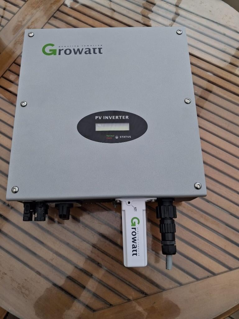 Onduleur à cellules solaires Growatt, Enlèvement, Utilisé, Autres types, 200 watts-crêtes ou plus