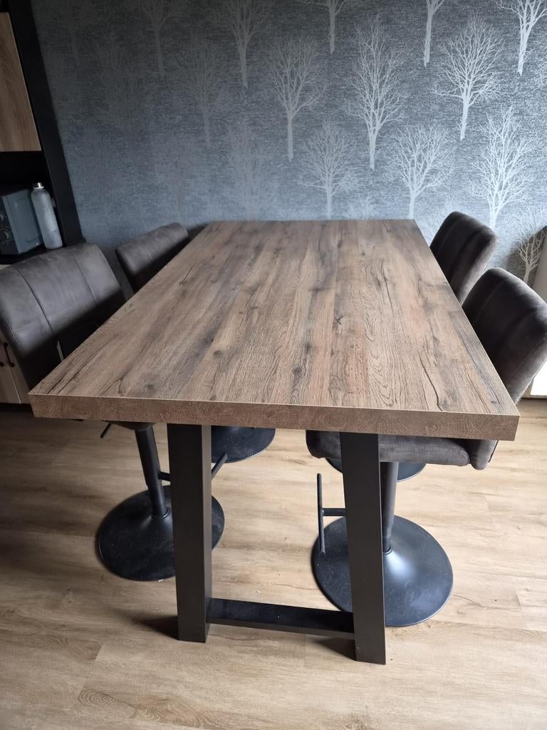 Hoge tafel met 4 hoogteverstelbaare stoelen, Huis en Inrichting, Tafels | Eettafels, Ophalen, Zo goed als nieuw, Vier personen
