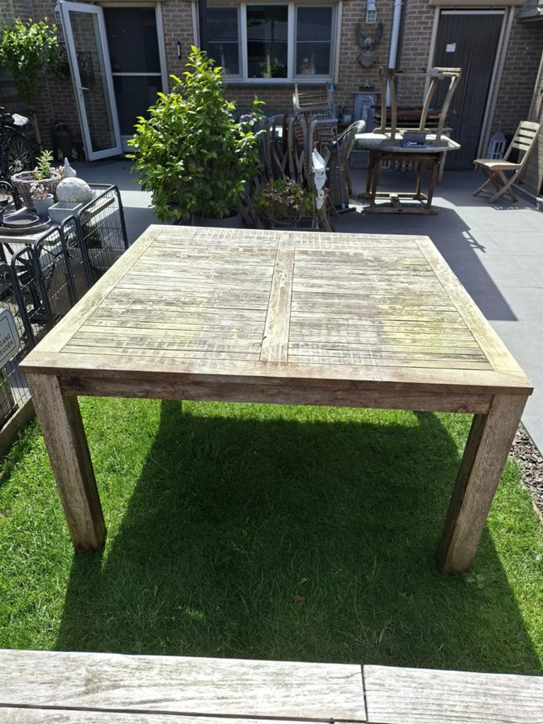 Vierkante tuintafel, Ophalen