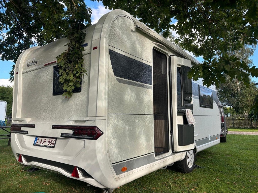 Hobby 460 SFf - 2024 - parfait état - nombreux extras !, Caravanes & Camping, Caravanes, Lit Queen size, 4 à 5 mètres, Hobby, Particulier