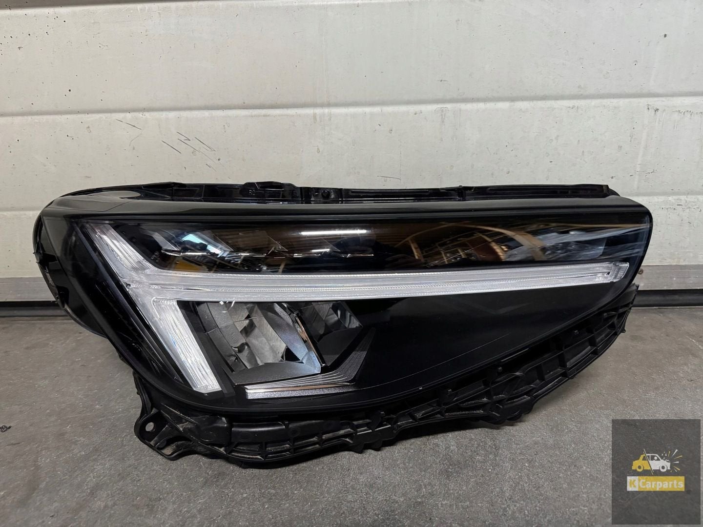 Volvo XC40 BASE LED rechterlamp LIFT 32338909, Auto-onderdelen, Gebruikt, Gunnar Engellaus vag 8
405 31  Gothenburg, SE, Info@volvocars.com