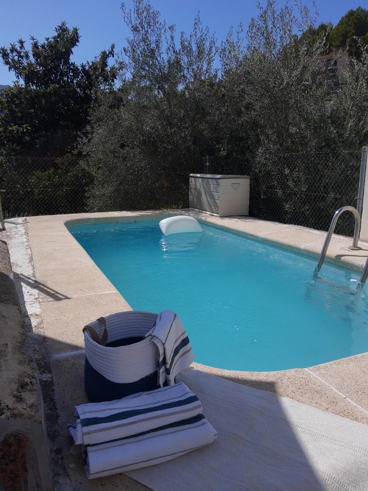 Maison à louer avec piscine privée. Dispo juillet aout, Machine à laver, Mer, Village