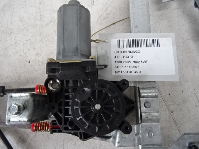MOTEUR LEVE VITRE ELECTRIQUE AVANT DROIT (0130821762), Utilisé, Avant, Citroën