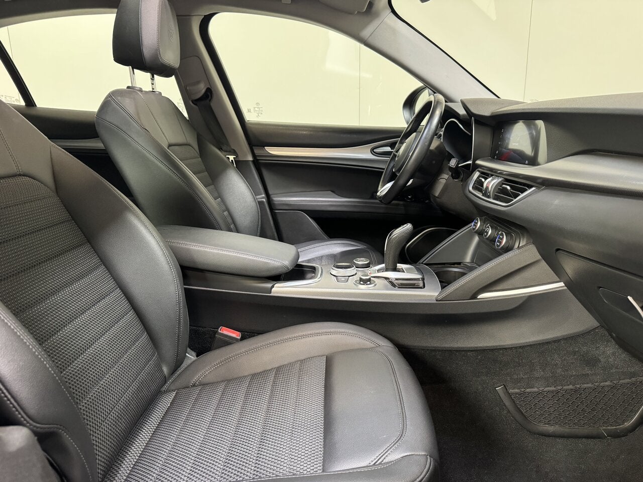 Alfa Romeo Stelvio 2.0 Benzine Autom. - Pano - Topstaat!, Auto's, 1995 cc, 4 cilinders, 0 kg, Zwart