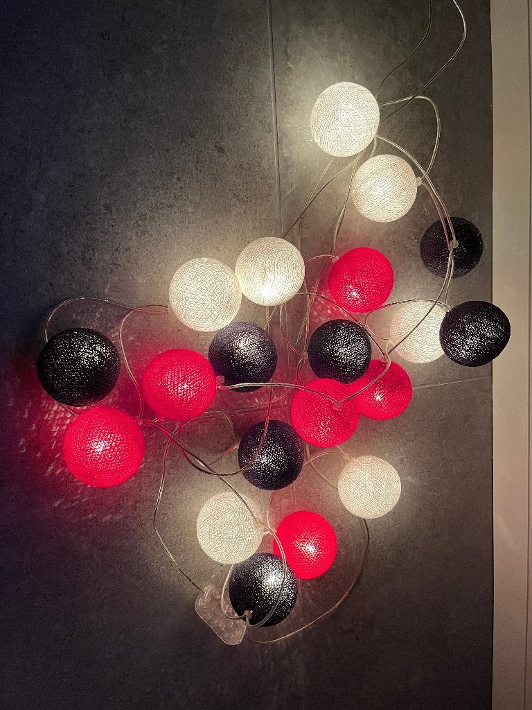 lamp/ happy lights / rood-zwart-wit, Huis en Inrichting, Lampen | Hanglampen, Ophalen