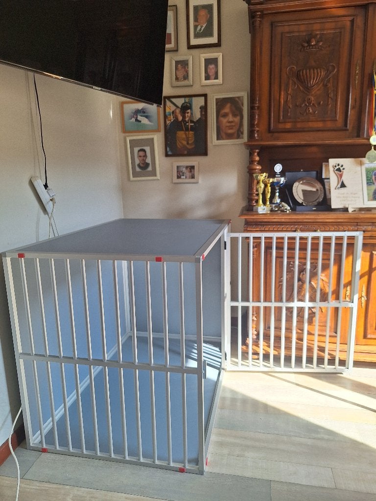 Hondenkennel, Dieren en Toebehoren, Ophalen, Zo goed als nieuw