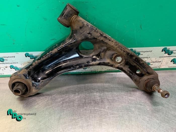 Bras de suspension avant droit d'un Toyota Aygo (Aygo 05-), -, 3 mois de garantie, Toyota, Utilisé
