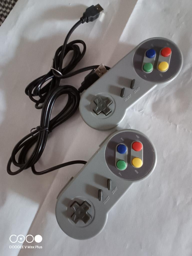 Retro USB game controller type SNES Super Nintendo, Games en Spelcomputers, Spelcomputers | Nintendo Super NES, Gebruikt, Met 2 controllers
