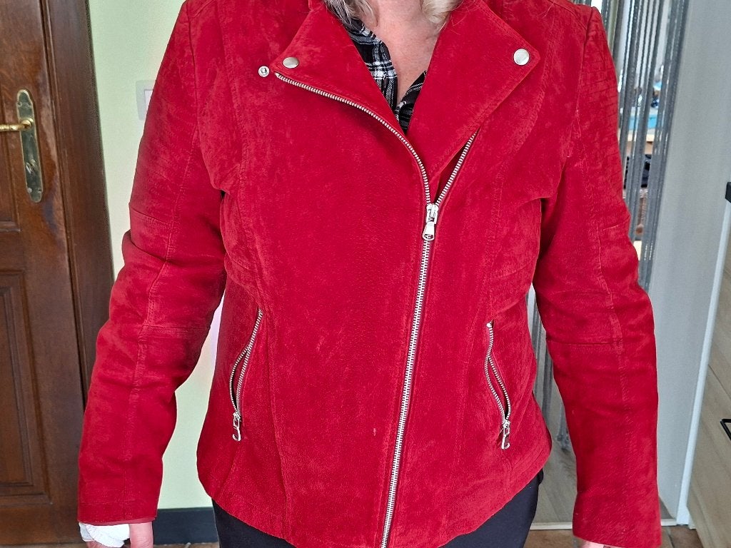 Dames jasje, Daim, bordeauxrood. Maat 38-40, Kleding | Dames, Maat 38/40 (M), Ophalen of Verzenden, Zo goed als nieuw, C&A